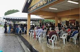 Community center, residence, city hall facebook rating: Warga Emas Sanggup Berhujan Tunggu Giliran Buat Saringan Selangorkini