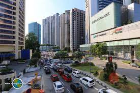 Jalan tun razak kuala lumpur akan mengalami sesak pada jam 5 petang disebabkan ramai pengguna jalan raya yang sama2 menggunakannya. Jalan Tun Razak Kuala Lumpur Kuala Lumpur Road Malaysia