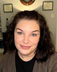 Kelly Wix's Instagram, Twitter & Facebook