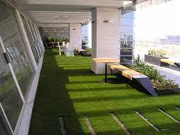While an artificial lawn needs nowhere near as much maintenance as a natural lawn, there are things that you need to do to make sure that your lawn looks its if you have pets, and they like to use your artificial grass as a toilet, then you'll have to do some extra cleaning. How To Clean Artificial Grass In Balcony Arxiusarquitectura