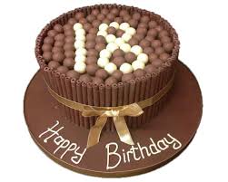 Una volta che le torte sono ben fredde tagliarle e rifilarle dando la forma del numero, (io mi sono ritagliata il numero su un cartoncino) tagliarle quindi a metà, bagnarle con uno sciroppo di acqua, zucchero e limoncello, farcire con crema pasticcera mescolata. Torte 18 Anni Latuaserata