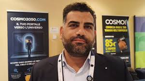 Ascolta la nostra intervista al professor Erasmo Carrera, presidente di  AIDAA, e organizzatore dello IAC 2024 a Milano. Scopri tutte le curiosità  sull'organizzazione dell'evento per questa occasione unica per l'Italia  dello spazio.