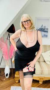 Courtesan Annabel - Free nude pics, galleries & more at Babepedia