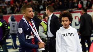 Ethan mbappé, hermano menor de kylian, llegó a un acuerdo con el paris saint germain y militará con el conjunto galo por su parte, la superestrella del paris saint germain, kylian mbappé, aún no ha. Qwhrcj3dmgc8tm