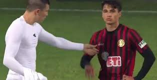 Kariyer sayfasında braian josé samudio segovia isimli futbolcunun sezon bazında takımının yer almış olduğu turnuvalardaki maç, gol, asist, sarı kart, kırmızı kart, oyuna girme, oyundan alınma. Versus Insolito El Jugador Turco Que No Quiso Intercambiar Camisetas Con Braian Samudio
