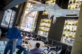Nh tiene el privilegio de contar con paco roncero y su cocina española en el famoso bar de tapas estado puro del nh collection paseo del prado, así. Restaurantes En Madrid Glass La Cocina Marinera De Angel Leon En Madrid El Viajero El Pais