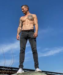 Loco escrito erhält riesige welle der dankbarkeit. Schmerzen In Der Nacht Not Op Fur Sanger Loco Escrito Promiflash De