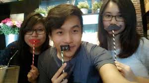 यहाँ तक अहि गए हे तो page like कर दीजिये जो pic को जितना शेयर करेंगा. 15 Types Of Malaysian Selfies Submitted By Cilisos Readers