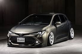 lbが繰り出す極薄エアロ lb nation next innovation corolla sport エルビーネイション ネクストイノベーション カローラスポーツ 210系 なんだこの極低のイカしたクルマは と思ったら 今密かに注目度激アガリなベース 車のカローラスポーツ トヨタカローラ