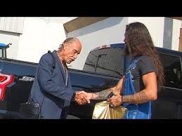 Il banco dei pugni è una sorta di reality americano in formato serie tv che vive delle riprese fatte all'interno del banco dei pegni gestito dalla famiglia gold a detroit, negli stati uniti. Banco Dei Pugni Detroit Incontro Con Les Gold Fabryrock Youtube