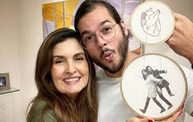 A apresentadora fátima bernardes segue curtindo as férias em recife ao lado do namorado, túlio gadêlha. Tulio Gadelha Mostra Presente De Fatima Bernardes E Se Derrete