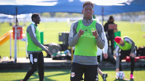 Andrés reyes cristi (santiago de chile, 20 de noviembre de 1984) es un actor de teatro, cine y televisión chileno. Andres Reyes