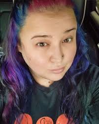 Who can do mermaid hair with curls and vivids?