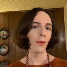 En solo dos días he visto al conde Orlock desnudo y ahora a Wallace  desnudo. ¿A dónde está llegando el mundo? ¡Wallace ni siquiera tiene bigote!