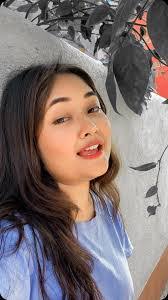 Alisha Shaw's Instagram, Twitter & Facebook