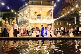 Historic Courtyard Wedding In Downtown Charleston Perfete Charleston Wedding Venues Courtyard Wedding Charleston Sc Wedding Venues
