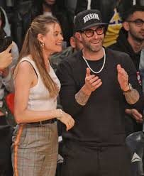 › behati prinsloo in the news: Behati Prinsloo Neues Gesicht Fur Schweineteure Jeansmarke