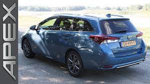 Het tijdloze design in combinatie met de zuinige 1.8 hybride motor maakte de auris een. Toyota Auris Touring Sports 1 8 Hybrid Review English Subtitles 2015 Youtube