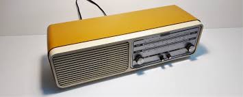 Restyling di una camera da letto anni 70/80 camera stile veneziano letto comodini cassettone. Radio Phonola Phonolino 3 Rr 1305 Vintage Anni 70 Made Italia Vintage Arredamento Anni 70 Vintage Anni 70