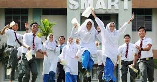 *bancian penduduk dilakukan setiap 10 tahun. Penduduk Malaysia Mengikut Umur Iamk Learning Centre