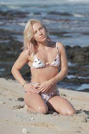 Sharna burgess recently spent time with brian austin green and his three children in malibu, calif. Sharna Burgess In A Bikini Beach In Hawaii 01 02 2021 Celebmafia