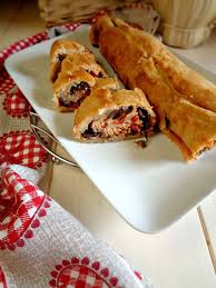 Strudel Salato Al Tonno Capperi Pomodorini E Olive Ricetta Ricette Ricette Di Cucina Idee Alimentari