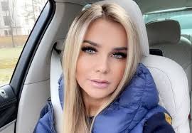 See more of „monika chwajoł królowa własnego życia on facebook. Monika Chwajol W Kreacji Z Glebokim Dekoltem Zaliczyla Modowa Wpadke Na Komunii Internauci Podzieleni Szolbiznes Maxxx News Rmf Maxxx