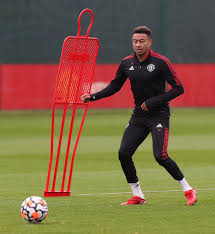 Jesse ellis lingard (born 15 december 1992) is an english professional footballer who plays as an attacking midfielder or as a winger for premier league club manchester united and the england national team. Jesse Lingard On Twitter Straight Back To Work Happy To Be Back On The Pitch Jlingz