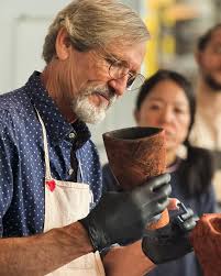 A HUGE thank you to Lee Akins for making the trip out here to  @clayroomsanmateo last weekend for his two day workshop The Figurative  Vessel 🏺✨ Lee's work is full of so