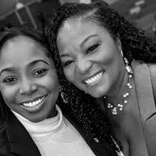 MondayMotivation The richest woman to step foot out of wi likkle but  TALLAWAH island🇯🇲, #jamaican -born Billionaire Dr Trisha Bailey added my  first book to her personal collection last week! 📚✨ 📦