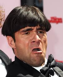 Chris Diamantopoulos As Moe In The 2012 The Three Stooges Movie Chris Diamantopoulos Handsome Male Actors Hot Actors