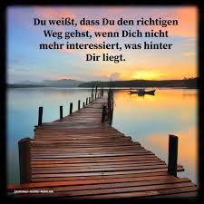 Lass Deine Vergangenheit Hinter Dir Blicke Nach Vor Und Gehe Deinen Weg Weiter Was Vergangen Ist Ist Schone Spruche Leben Weisheiten Spruche Zitat Des Tages