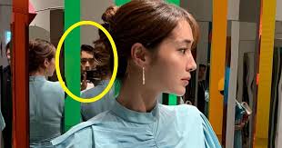 Lee achieved widespread recognition for her leading role. Lee Byung Hun Spotted Diligently Taking Photos For Wife Lee Min Jung Koreaboo