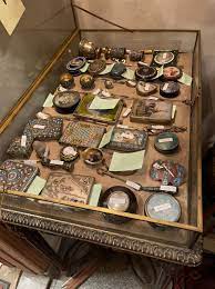 نادي الزمالك للألعاب الرياضية (بالإنجليزية: Ø´Ù‚Ø© Ø§Ù„Ø²Ù…Ø§Ù„Ùƒ ØªÙØ§ØµÙŠÙ„ Ù…Ø«ÙŠØ±Ø© Ø­ÙˆÙ„ Ù…ØªØ­Ù Ø§Ù„Ù…Ø¬ÙˆÙ‡Ø±Ø§Øª Ø§Ù„Ø£Ø«Ø±ÙŠØ© Ø¨Ø´Ù‚Ø© Ø§Ù„Ø²Ù…Ø§Ù„Ùƒ ÙˆØ§Ù„Ù†Ø²Ø§Ø¹ Ø¯Ø§Ø®Ù„ Ø§Ù„Ø¹Ø§Ø¦Ù„Ø© Ø§Ù„Ø¹Ø±ÙŠÙ‚Ø©