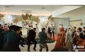 Tik tok girls best dance performance. Anak Tiktok Menikah Hadirkan Battle Dance Di Pesta Hitekno Com