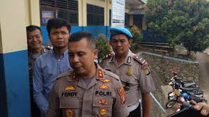 Dan stm ini juga terkenal karena kejadian dari beberapa tahun yang lalu, dimana para siswa sekolah tersebut alex bhizer dan katak bizher ini . Polisi Sisir Smk Bhipuri Serpong Sehari Setelah Tawuran Berdarah Sebagian Besar Siswa Bolos Wartakotalive Com