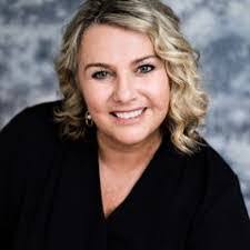 Flora Decker's Instagram, Twitter & Facebook