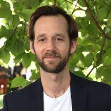 Plus d'informations sur la célébrité benjamin lavernhe. Benjamin Lavernhe J Adore Que L On Me Dise T Es Tare T Es Fou C Est Un Compliment Gq France