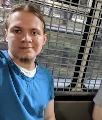 Наш активист, Дмитрий Иванов, до сих пор находится в ОВД "Фили-Давыдково".  "Baza", со слов полицейских, пишет, что он угрожал им, поэтому его не  отпустили сразу. Мы допускаем, что это может быть связано