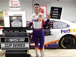 To become a nascar driver, it doesn't necessarily mean that one has to depend on his raw racing talent. Nascar Darlington 2 Glucklicher Abbruch Sieg Fur Denny Hamlin