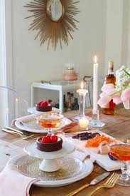 Das candle light dinner gilt als das ultimativ romantische abendessen zu zweit. Valentine S Day Table Candlelit Dinner For Two Modern Glam