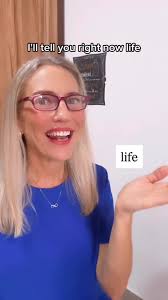 ✨ LIVE, LIFE & LIVES ✨ Palavras parecidas, mas com significados bem  diferentes! 👀 🔴 live = ao vivo ➡️ We are live