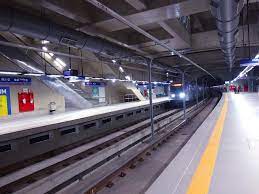 Consiste na forma de pagamento de passagens através de créditos eletrônicos que são inseridos em um cartão. Estacao Borba Gato Da Linha 5 Lilas Do Metro Tera Portas De Plataforma Funcionando Em Fevereiro Via Trolebus