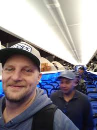 Alaska Airlines delays flight for passengers