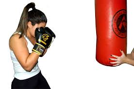 Veja mais ideias sobre kickboxing feminino, kickboxing, boxe. Proteja A Guarda