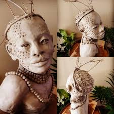 People who know how to pose with sculptures! 😅