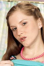 Emma Redd's Instagram, Twitter & Facebook