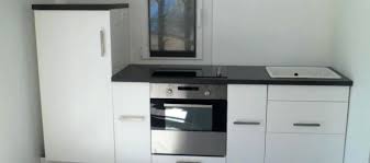 Si vous avez besoin de ranger du mobilier lourds et fragiles, prévoyez un buffet bas comme ce modèle oslo pour écarter la casse et arriver facilement aux éléments qu'il pas besoin de porter beaucoup trop haut de la vaisselle lourde. Meuble Cuisine Porte Coulissante Ikea Ideas Meuble Cuisine Meuble De Cuisine Ikea Ikea