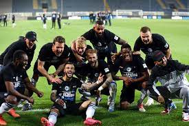 A disputa é válida pelo campeonato alemão 2ª divisão. Arminia Bielefeld E Campeao Da 2Âª Divisao Alema Stuttgart Hamburgo E Heidenheim Brigam Pela Outra Vaga De Acesso Alemanha Futebol Clube