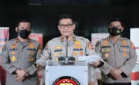 Kapolri jenderal polisi idham azis beserta jajaran polri turut berduka cita atas meninggalnya wakil jaksa agung arminsyah dalam kecelakaan lalu lintas di tol cibubur km 13 yang mengarah ke jakarta sabtu siang (4/4). Kapolri Jenderal Pol Idham Azis Bersikap Tegas Terhadap Anak Buah Yang Melakukan Kesalahan Fatal